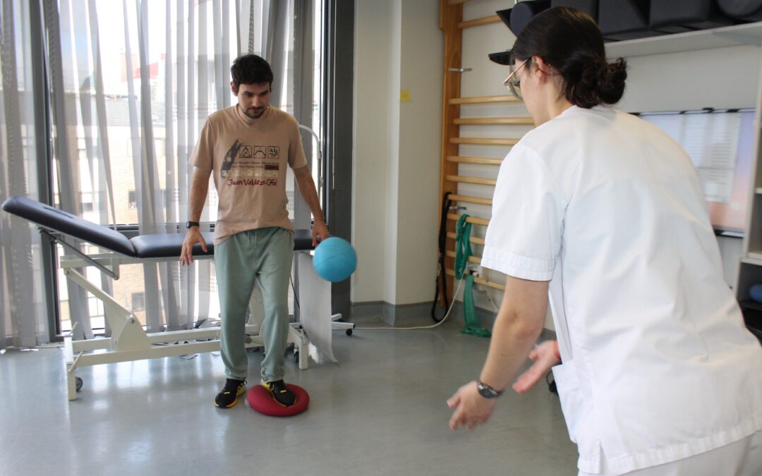 Desde el Hospital Vithas Vigo advierten de que el mal uso del cinturón de seguridad “puede  desencadenar graves lesiones cerebrales o medulares en un accidente de tráfico”