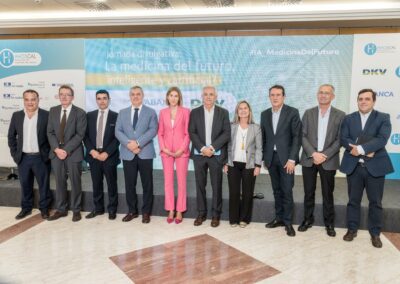 Los gerentes de los hospitales de Ahosgal con Natalia Lobato, secretaria xeral técnica de la Consellería de Sanidade, y Pedro Rico, vic