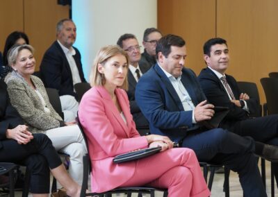 Natalia Lobato, con Pedro Rico y Herminio Santos.